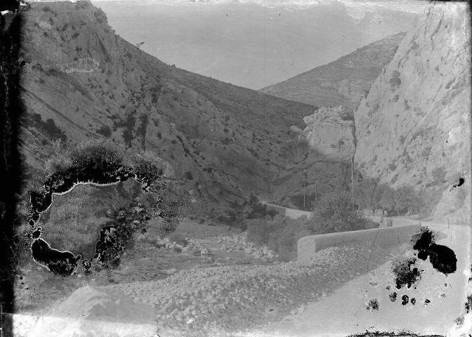 Buis-les-Baronnies.- Les gorges d'Ubrieux.