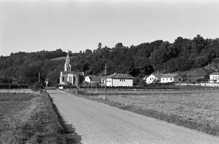 Crépol. - Vue générale du village.