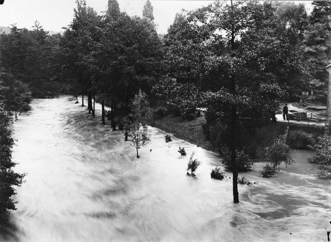 Saint-Uze.- La Galaure en crue.