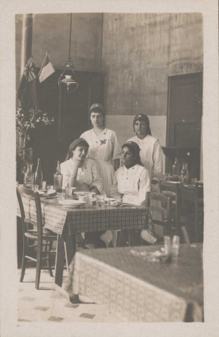 Cartes postales vierges en lien avec ses activités d'infirmière pendant la première guerre mondiale.