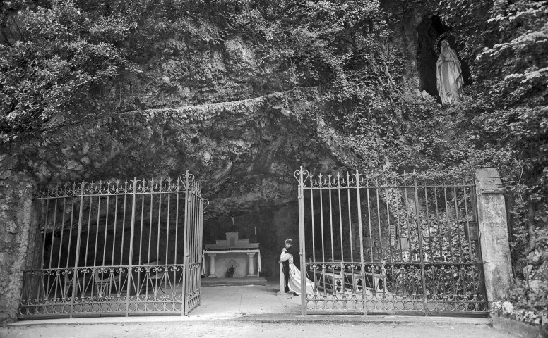 Montjoyer. - La reconstitution de la grotte de Lourdes à l'abbaye Notre Dame d'Aiguebelle