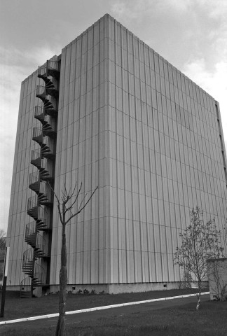 Valence.- La tour des Archives départementales.