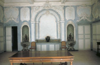 Suze-la-Rousse.- Salle à manger du château.