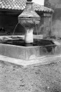 Rochegude.- La fontaine et le lavoir.