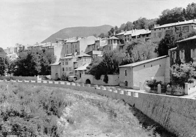 Dieulefit.- Une partie du village et la rivière le Jabron.