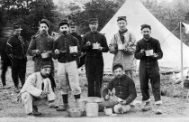 Soldats déjeunant.