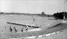 Montélimar. - La base de loisirs sur le plan d'eau de Montmeillan.