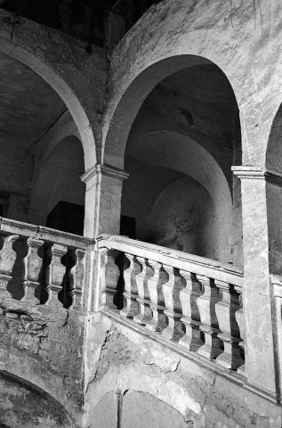 Moras-en-Valloire. - Escalier de la mairie.