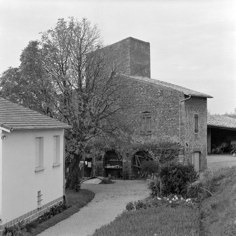 Étoile-sur-Rhône.- La ferme Côte-Chaude.