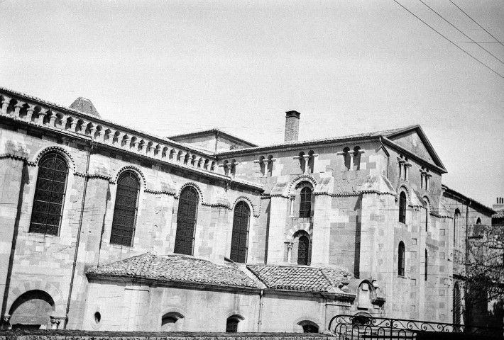 Valence. - Façade sud de la cathédrale Saint-Apollinaire.