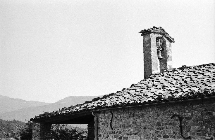 Vers-sur-Méouge. - Le clocheton de la chapelle Saint-Côme et Saint-Damien.