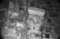 Piègros-la-Clastre.- Chapiteau du chœur de l'église Saint-André.