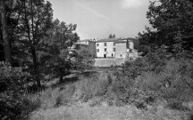 Montjoux. - La façade Est du château