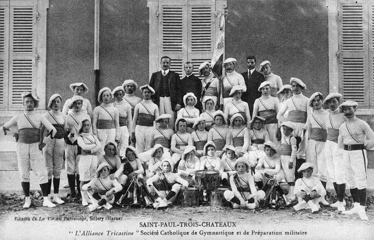 Saint-Paul-Trois-Châteaux. - Jeunes gymnases de l'alliance Tricastine.