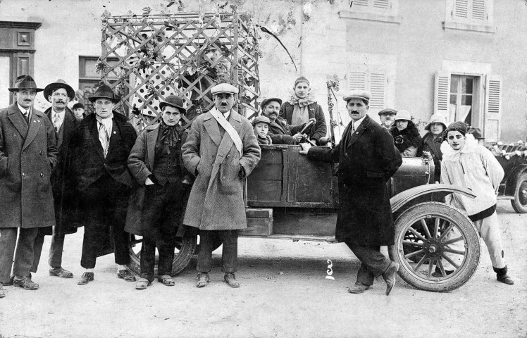 Char automobile de Bacchus à la fête des Laboureurs.