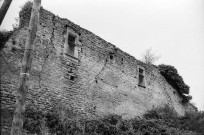 Chabrillan.- Restes des remparts nord du village.