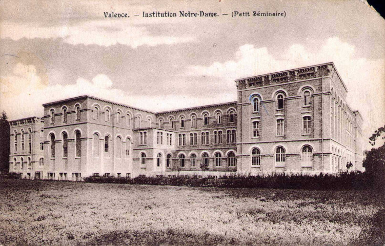 Le grand séminaire devenu l'Institution Notre-Dame rue Montplaisir.