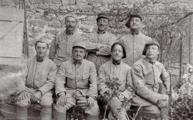 1. Groupe de soldats du 4e Régiment du Génie. 2. Portrait