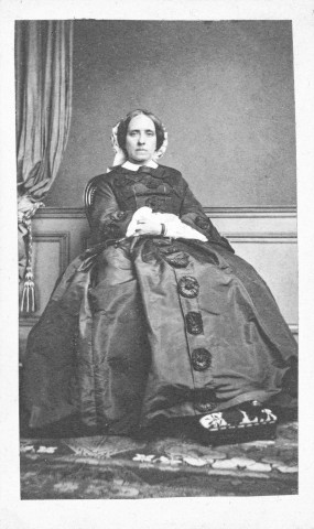 Photographies de famille. - Album de la famille de Courtois, sur cinq générations.