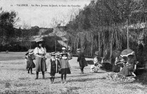 Valence.- Enfants jouant, Parc Jouvet.