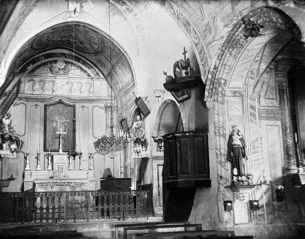 Hostun.- L'intérieur de l'église Saint Martin.