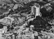 Vue aérienne de la tour et d'une partie de la ville.