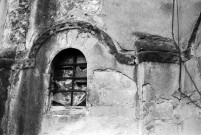 Chantemerle-lès-Blés.- Fenêtre du chevet de l'église Notre-Dame, avant restauration.