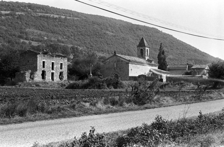 Rochebaudin. - Vue générale du cimetière et de la chapelle.