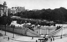Obsèques officielles des 129 victimes de l'incendie de la salle Sainte-Madeleine, cours Voltaire, le 1er juin 1919.