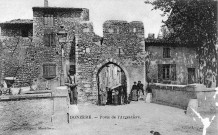 Donzère.- La porte et la rue de l'Argentière.