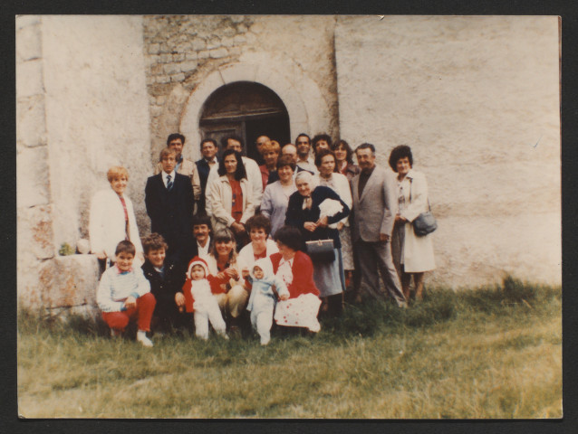 1 R 1. Photos d'élèves (voir légendes).