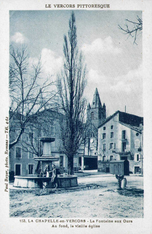 La fontaine aux Ours et l'église Assomption de Notre-Dame.