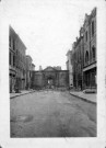 Valence.- Le portail de la Préfecture après le bombardement du 15 août 1944.