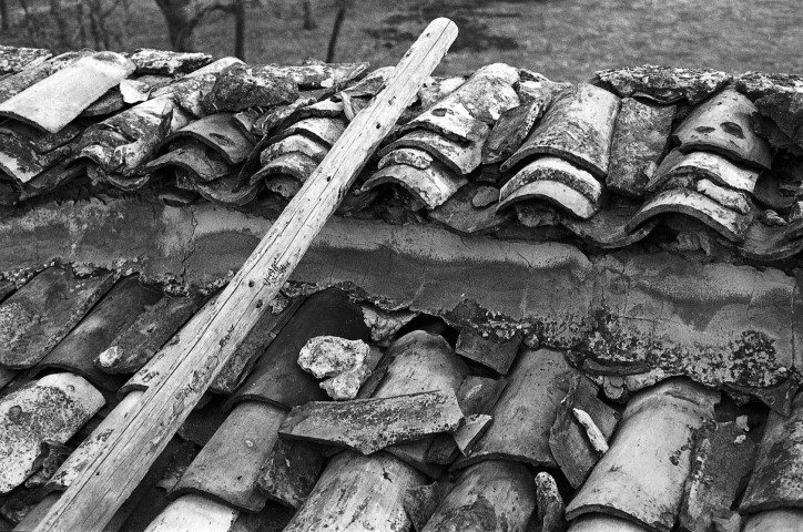 Saint-Vallier. - Détail de solin sur la toiture du château.