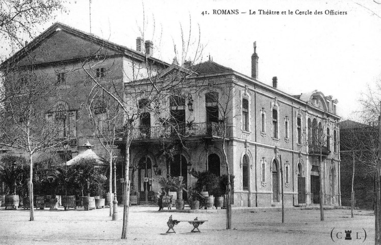 Le théâtre.