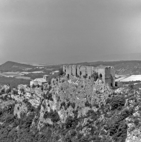 Vue aérienne des ruines du château.