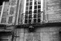 Crest.- Détails de la façade sur rue de l'ancienne école maternelle.