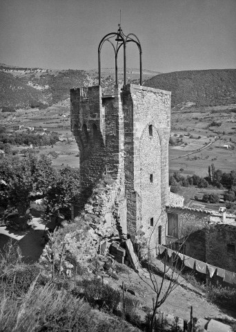 Montbrun-les-Bains. - Le beffroi (XIVe siècle)