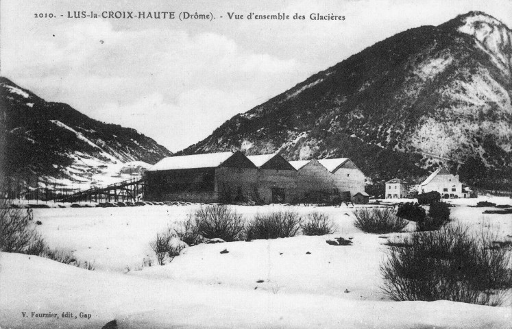 Vue des Glacières sous la neige.