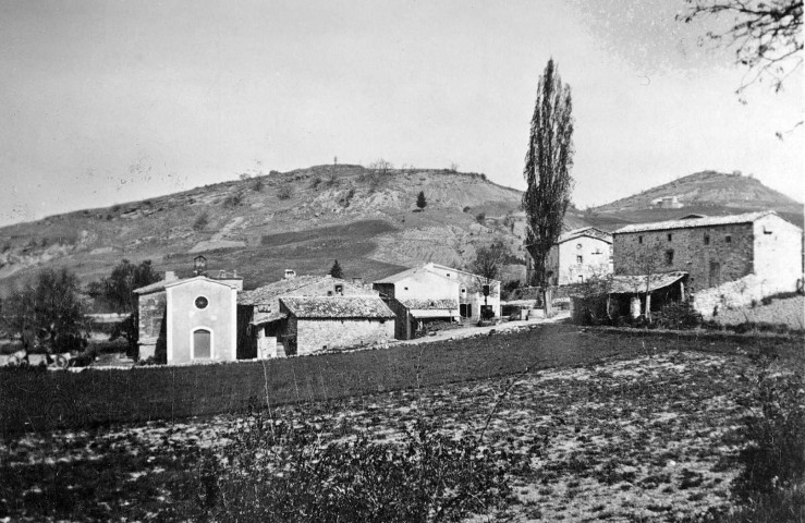 Crupies.- Vue du village.