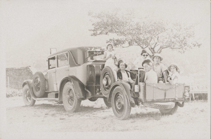 Photographies de famille éditées au format "carte postale".