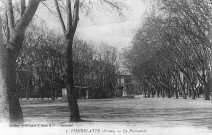 Pierrelatte.- Place du Champ de Mars.