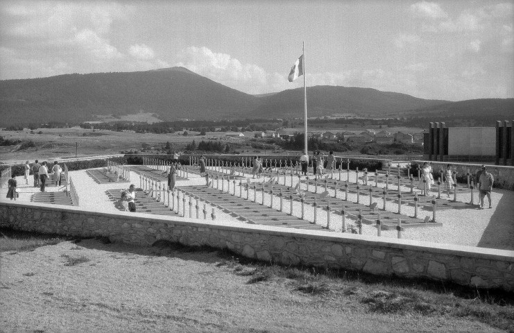 Vassieux-en-Vercors.- Le cimetière national du Vercors.