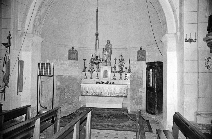 Rochegude. - La chapelle latérale sud de l'église Saint-Anne.