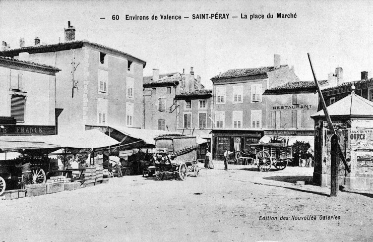 Marché sur l'actuelle place de l'Hôtel de Ville.