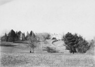 Charols, château de Salettes. - Vue depuis la cascade.