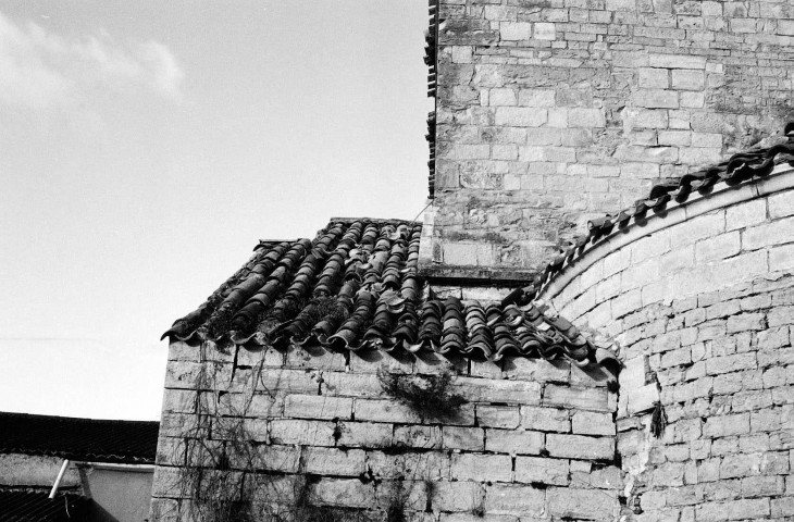 Lachau.- Le chevet de la chapelle Notre-Dame-de-Calma, avant restauration.