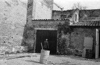 Étoile-sur-Rhône.- La cour de la mairie.