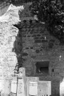 Rochebaudin. - Fenêtre façade sud de l'abside de la chapelle du cimetière.