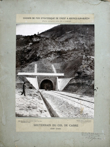 Chemin de fer stratégique de Crest à Aspres-sur-Buëch (partie comprise entre Die et Aspres) - Vue prise au droit de l'éboulement du Claps près de Luc-en-Diois (Drôme). MM. Bousigues, Ingénieur en chef des Ponts et Chaussées, à Valence (Drôme) - Pesselot,